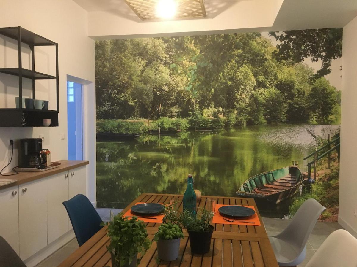 La Maison D'angelique: Gare-adjacent Colocation With Fiber & Netflix Homestay Niort