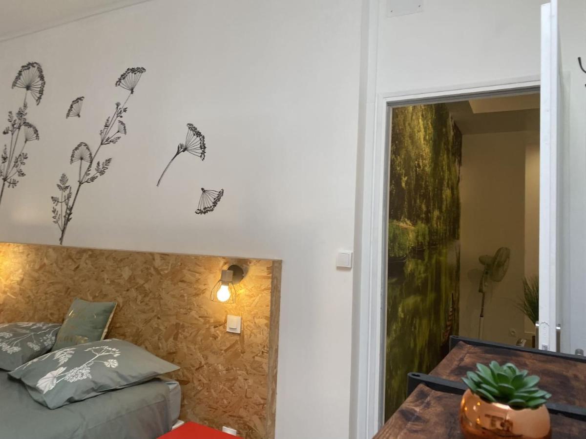 La Maison D'angelique: Gare-adjacent Colocation With Fiber & Netflix Homestay Niort