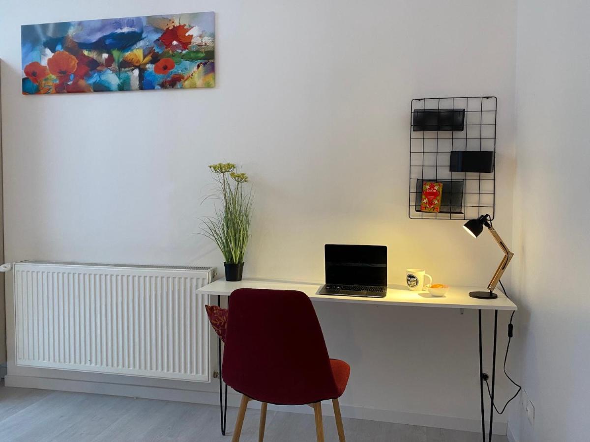 La Maison D'angelique: Gare-adjacent Colocation With Fiber & Netflix